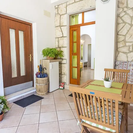 Apartments Lukrecia Hvar Town Exterior photo