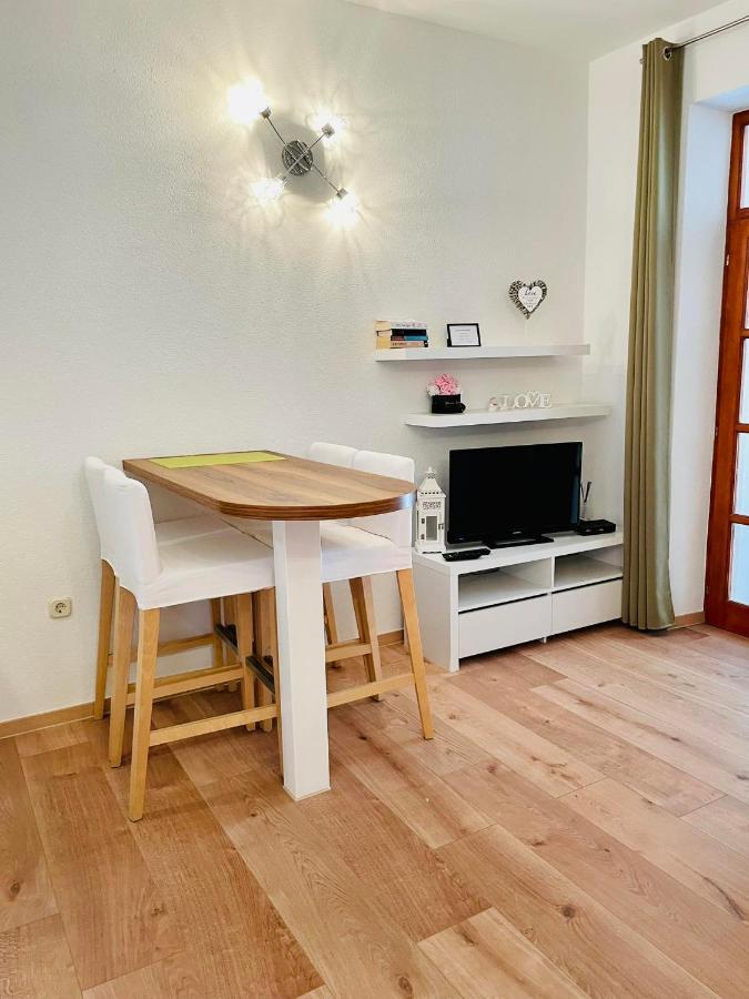 Lukrecia Apartment *